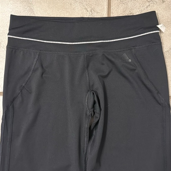 C NWOT Adidas Women’s Medium Wide Flare Sweatpants Elastic Waist Three Stripes - Picture 2 of 7